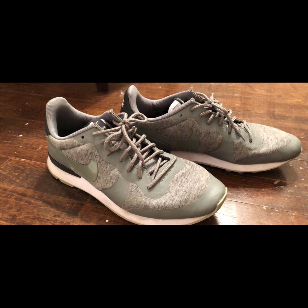Nike Tennis Shoes